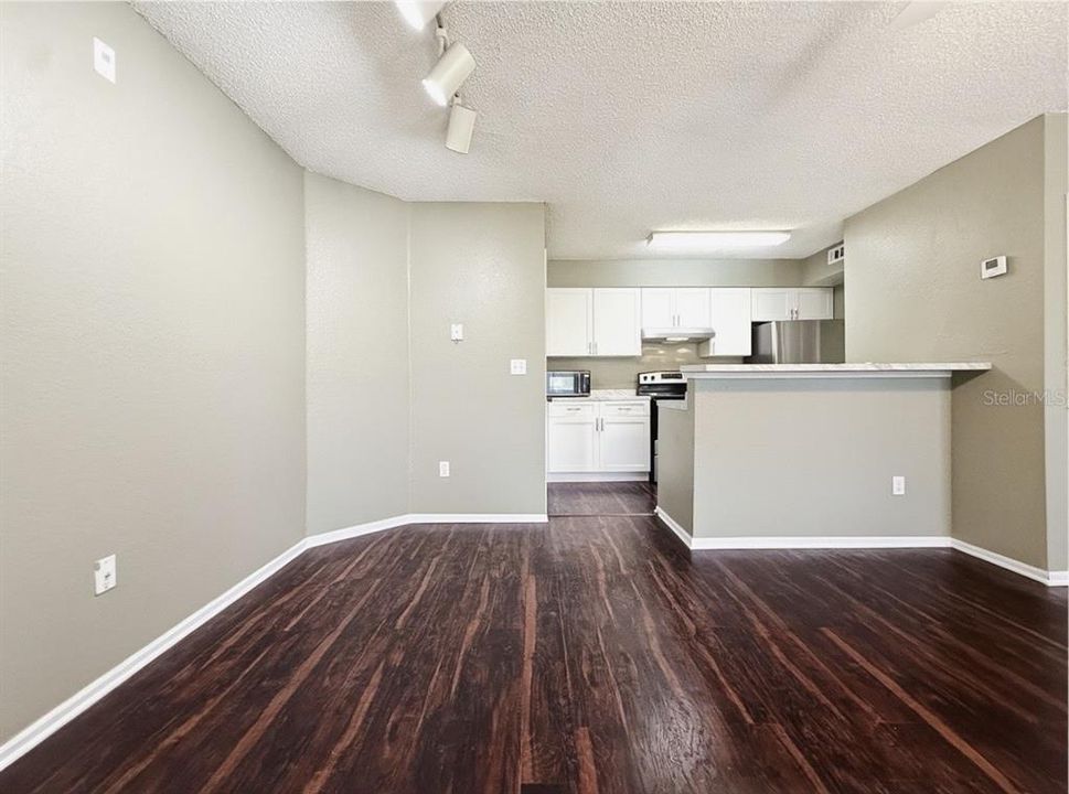 Active With Contract: $169,900 (2 beds, 2 baths, 874 Square Feet)