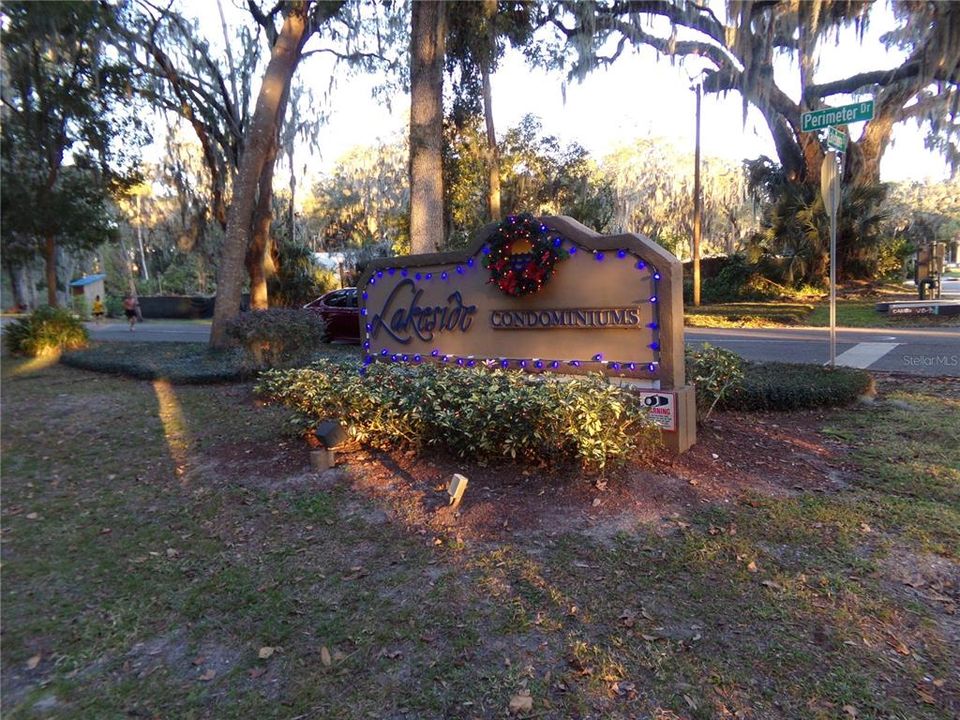For Sale: $177,400 (2 beds, 2 baths, 897 Square Feet)