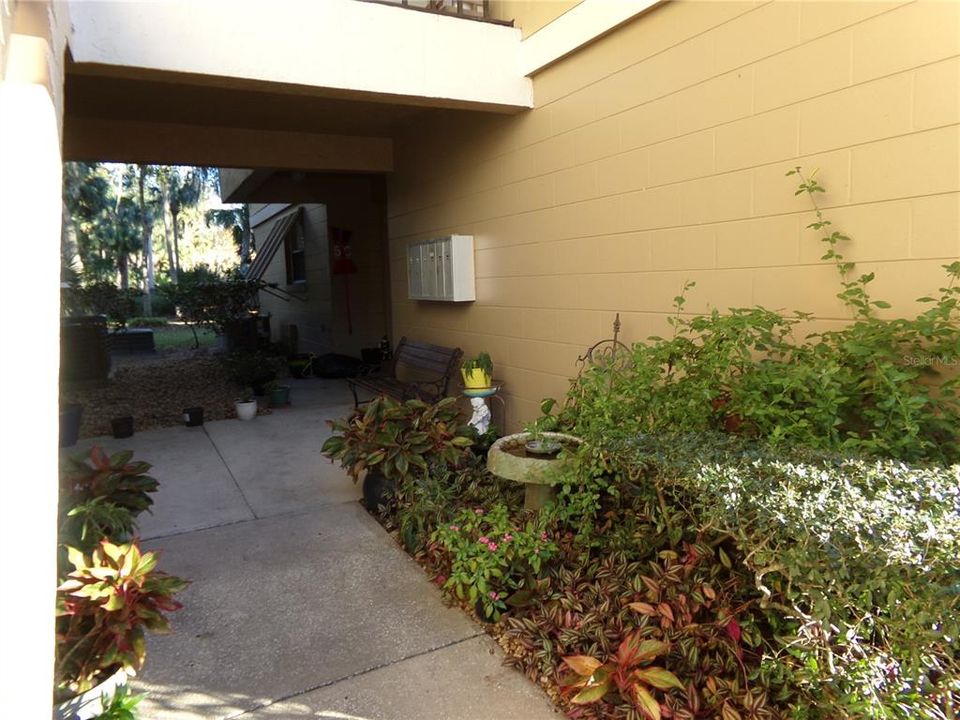 For Sale: $177,400 (2 beds, 2 baths, 897 Square Feet)
