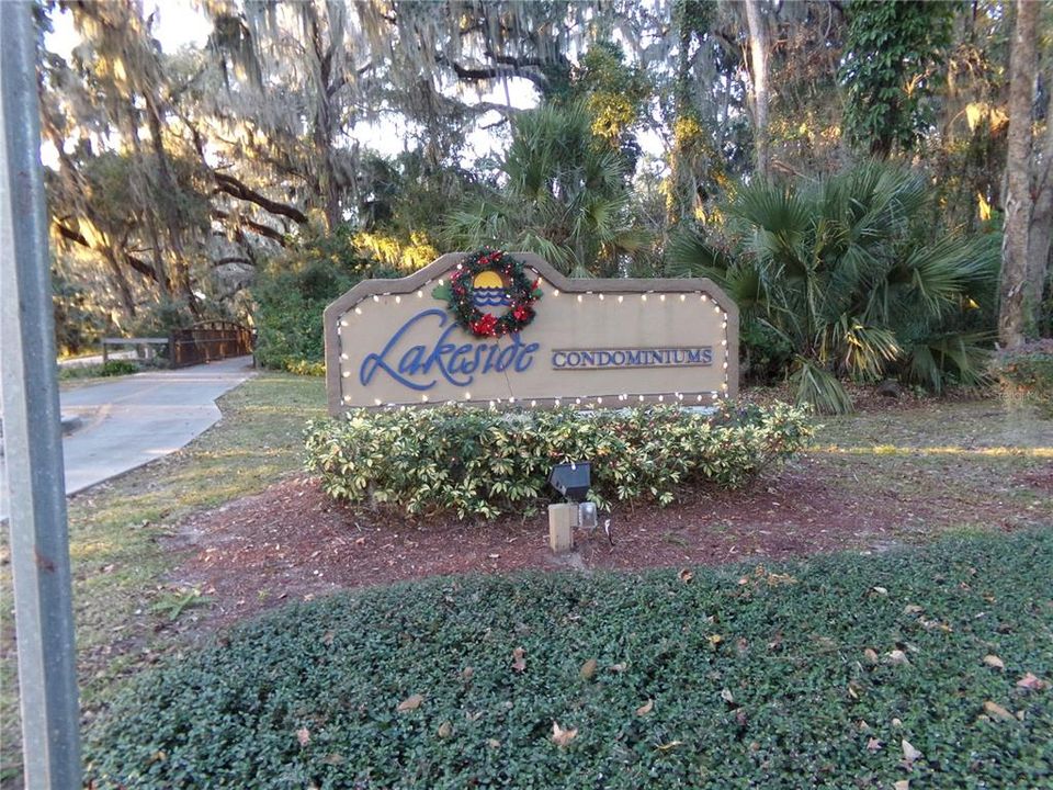 For Sale: $177,400 (2 beds, 2 baths, 897 Square Feet)