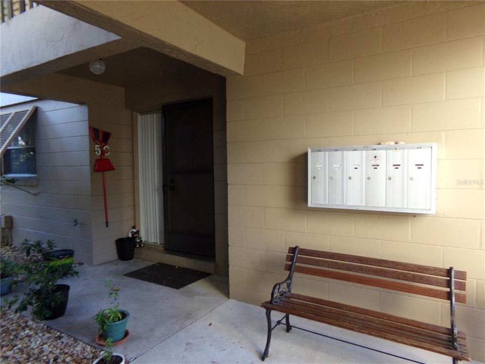 For Sale: $177,400 (2 beds, 2 baths, 897 Square Feet)