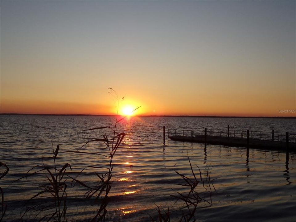 For Sale: $177,400 (2 beds, 2 baths, 897 Square Feet)