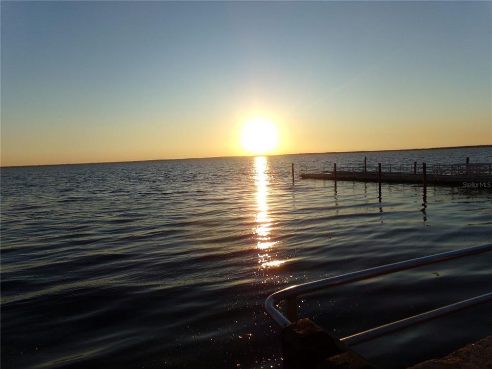 For Sale: $177,400 (2 beds, 2 baths, 897 Square Feet)