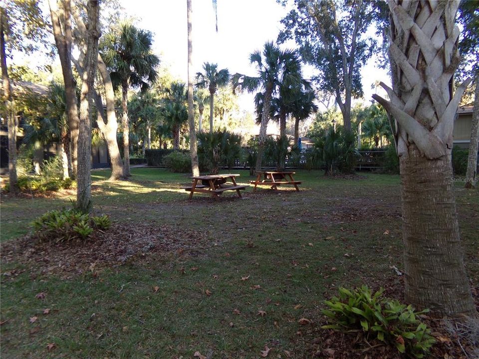 For Sale: $177,400 (2 beds, 2 baths, 897 Square Feet)