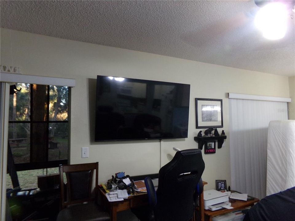 For Sale: $177,400 (2 beds, 2 baths, 897 Square Feet)