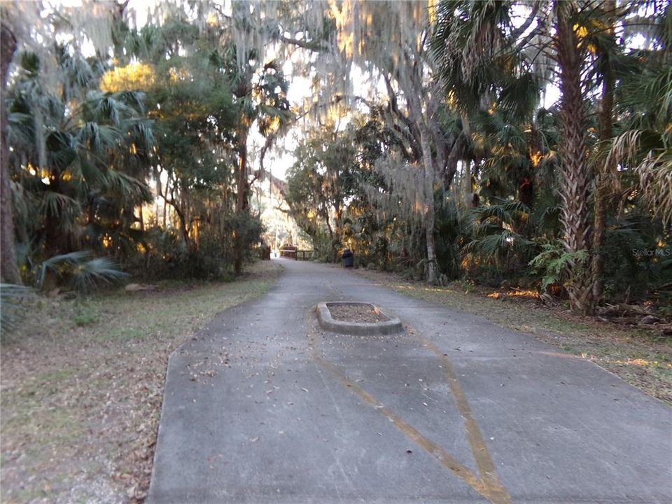 For Sale: $177,400 (2 beds, 2 baths, 897 Square Feet)