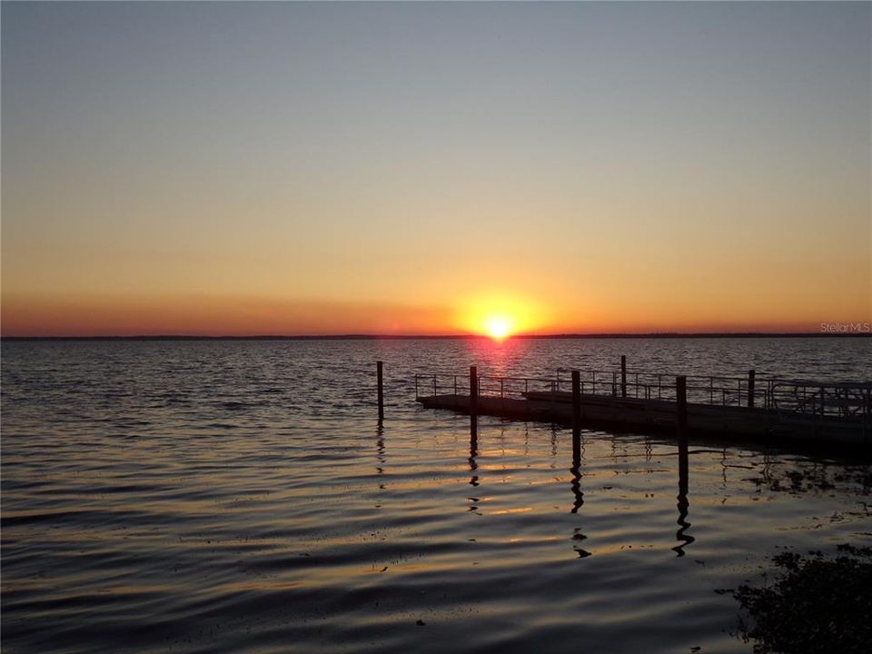 For Sale: $177,400 (2 beds, 2 baths, 897 Square Feet)