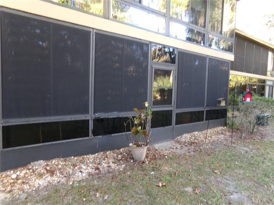 For Sale: $177,400 (2 beds, 2 baths, 897 Square Feet)