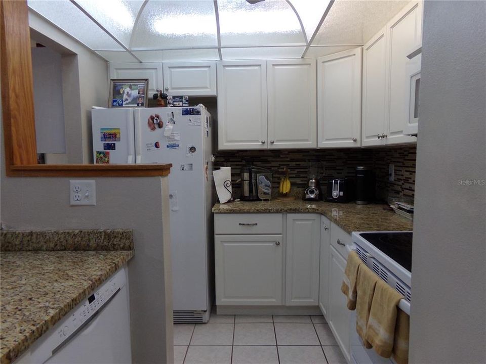 For Sale: $177,400 (2 beds, 2 baths, 897 Square Feet)