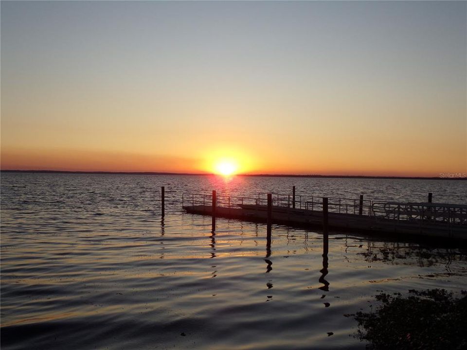For Sale: $177,400 (2 beds, 2 baths, 897 Square Feet)