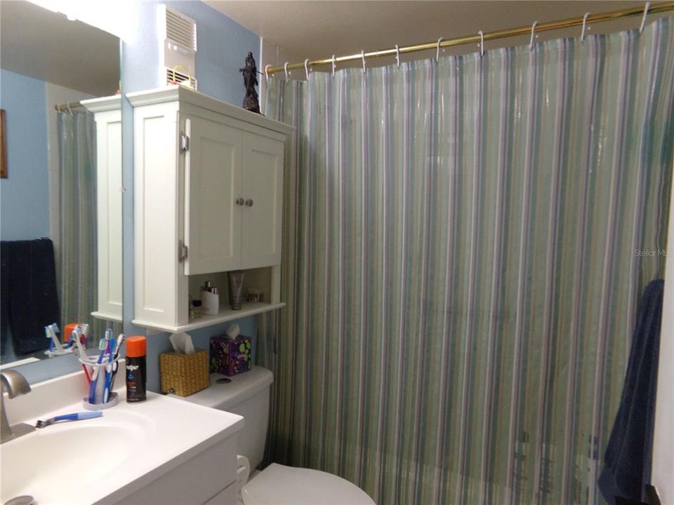 For Sale: $177,400 (2 beds, 2 baths, 897 Square Feet)