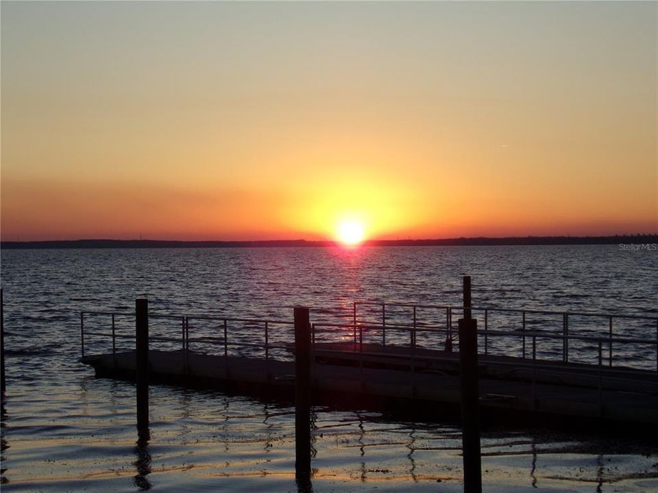 For Sale: $177,400 (2 beds, 2 baths, 897 Square Feet)