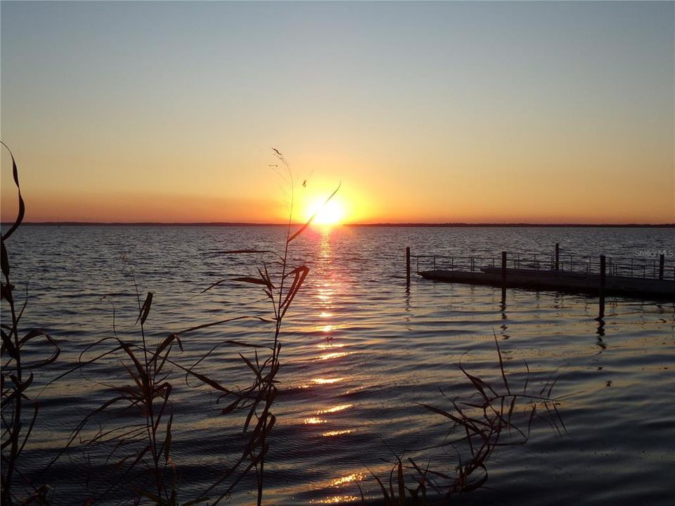 For Sale: $177,400 (2 beds, 2 baths, 897 Square Feet)
