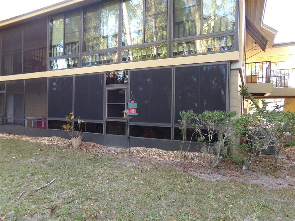 For Sale: $177,400 (2 beds, 2 baths, 897 Square Feet)
