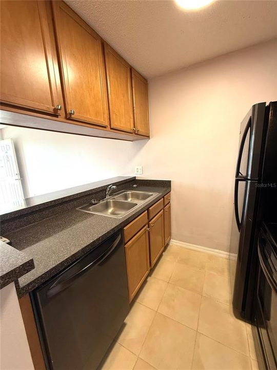 В аренду: $1,400 (1 спален, 1 ванн, 598 Квадратных фут)