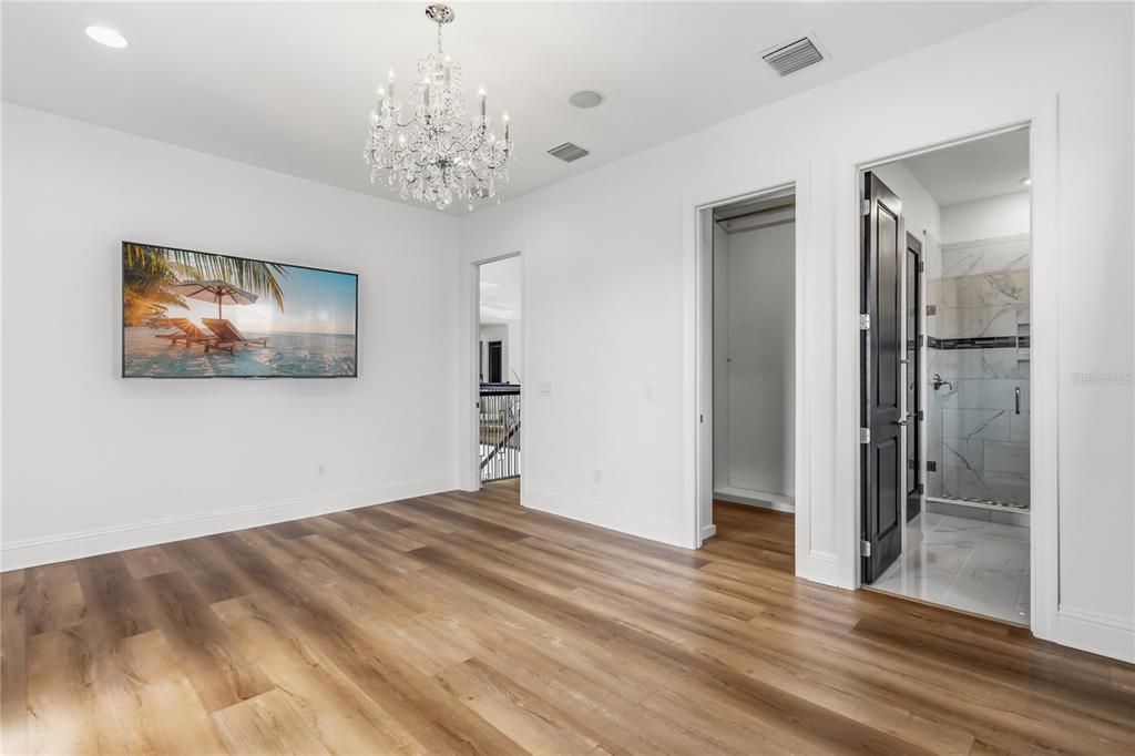 Active With Contract: $3,299,000 (6 beds, 6 baths, 7217 Square Feet)