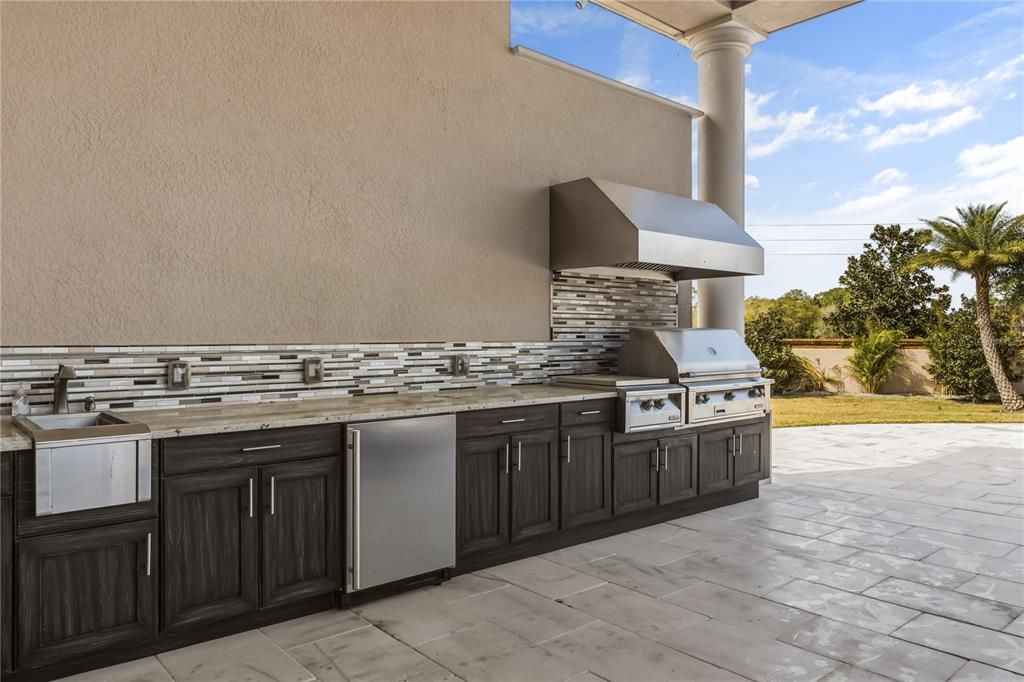 Active With Contract: $3,299,000 (6 beds, 6 baths, 7217 Square Feet)