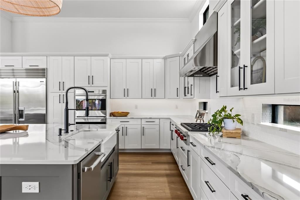 Active With Contract: $3,299,000 (6 beds, 6 baths, 7217 Square Feet)