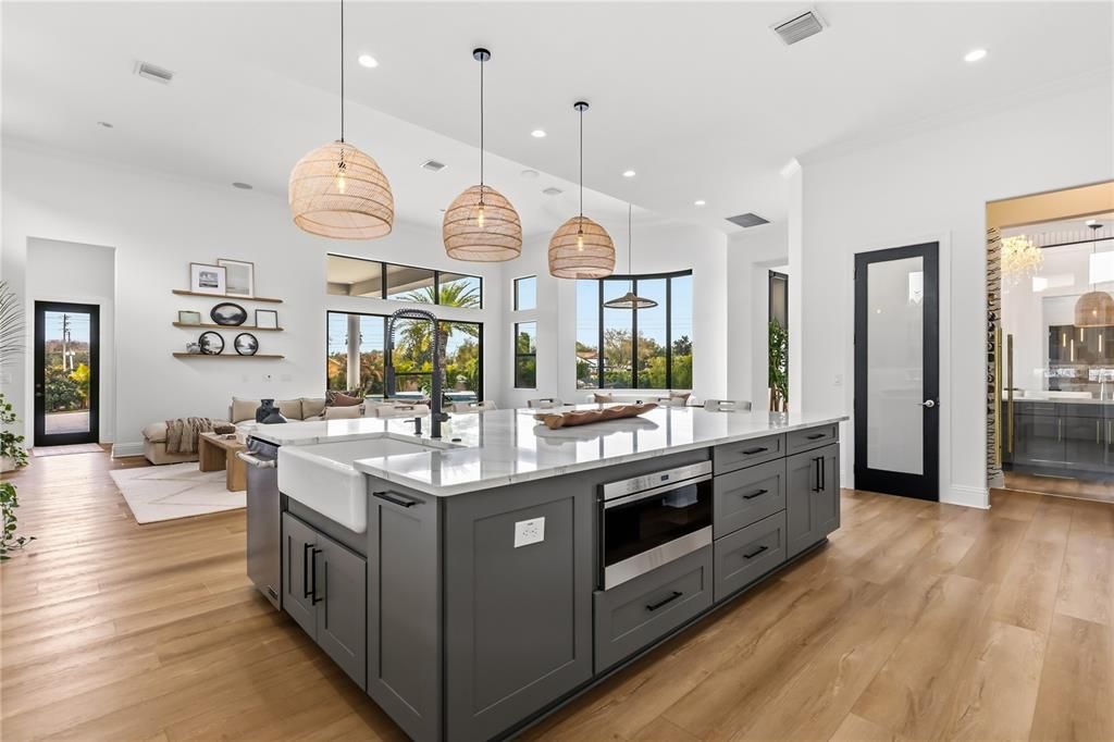Active With Contract: $3,299,000 (6 beds, 6 baths, 7217 Square Feet)