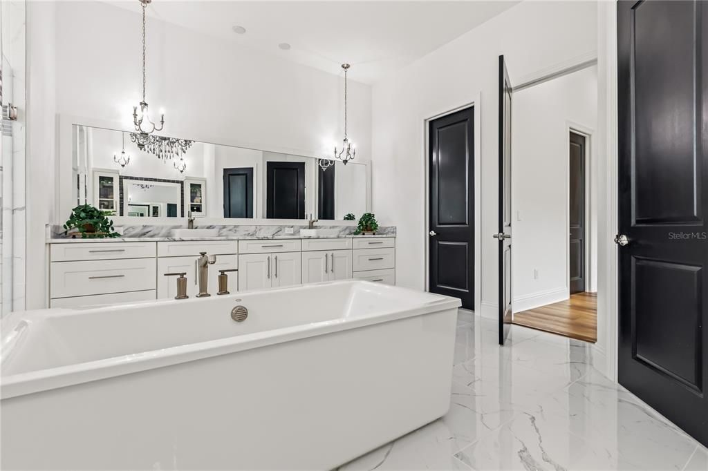 Active With Contract: $3,299,000 (6 beds, 6 baths, 7217 Square Feet)