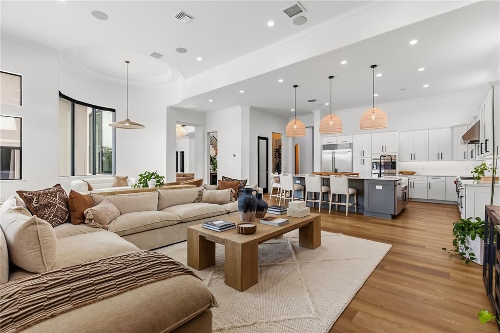 Active With Contract: $3,299,000 (6 beds, 6 baths, 7217 Square Feet)