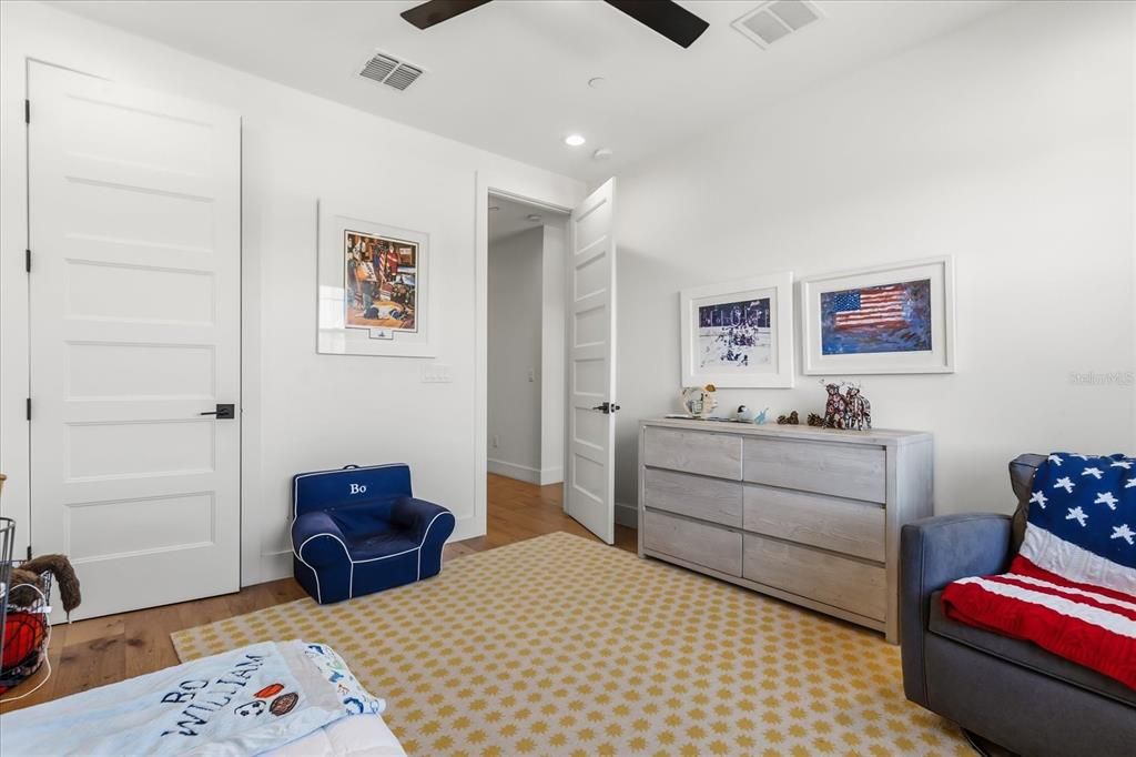 En Venta: $1,849,000 (4 camas, 3 baños, 3555 Pies cuadrados)