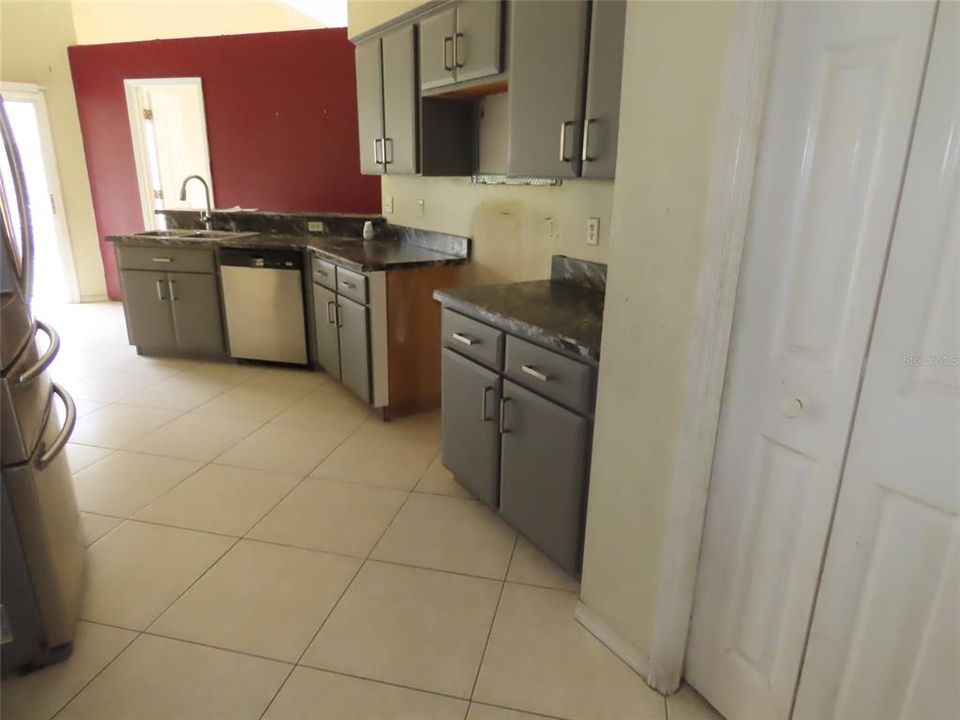 Activo con contrato: $457,600 (4 camas, 2 baños, 2025 Pies cuadrados)