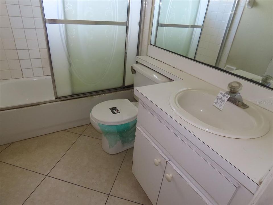 Activo con contrato: $457,600 (4 camas, 2 baños, 2025 Pies cuadrados)