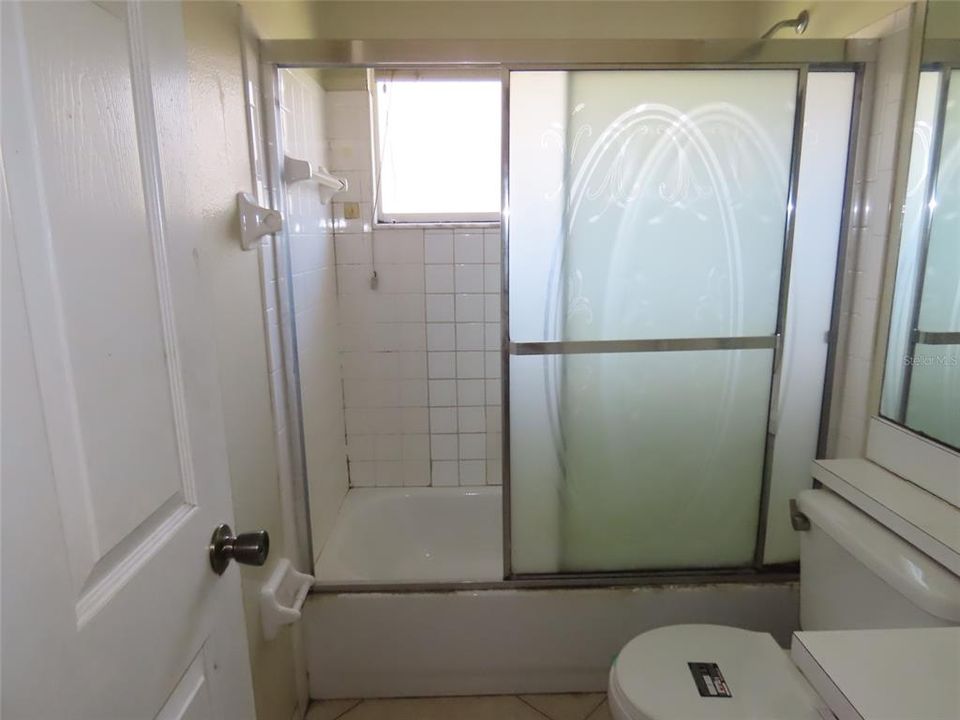 Activo con contrato: $457,600 (4 camas, 2 baños, 2025 Pies cuadrados)