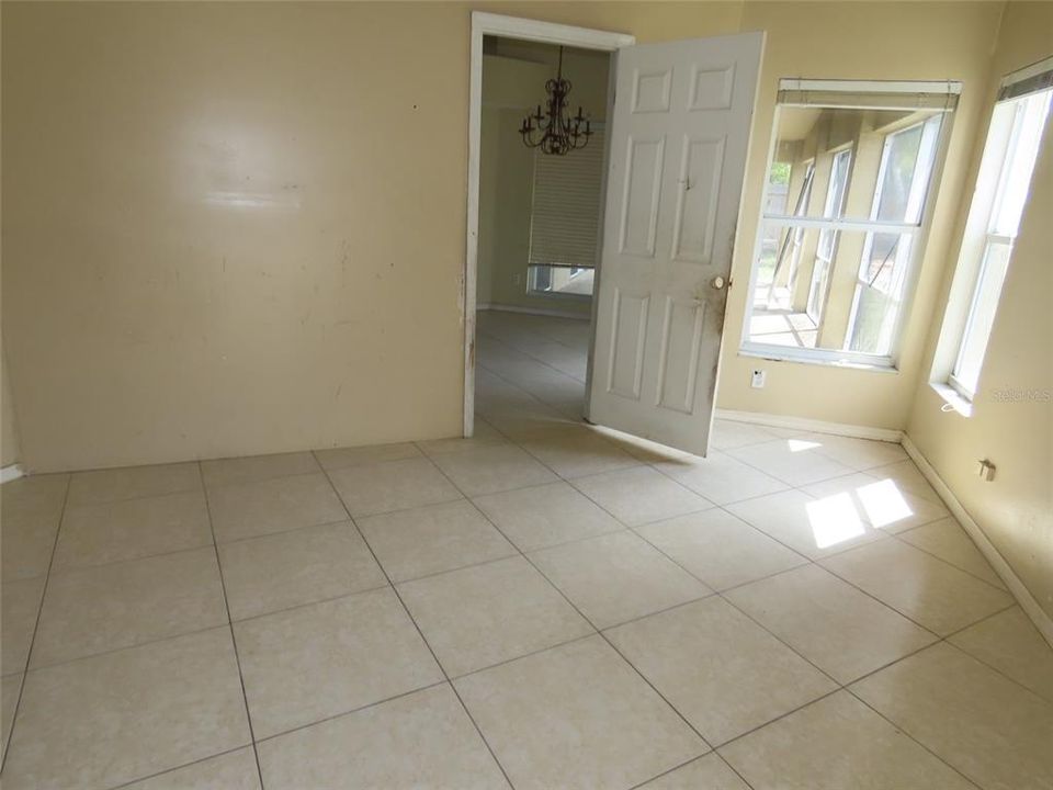 Activo con contrato: $457,600 (4 camas, 2 baños, 2025 Pies cuadrados)
