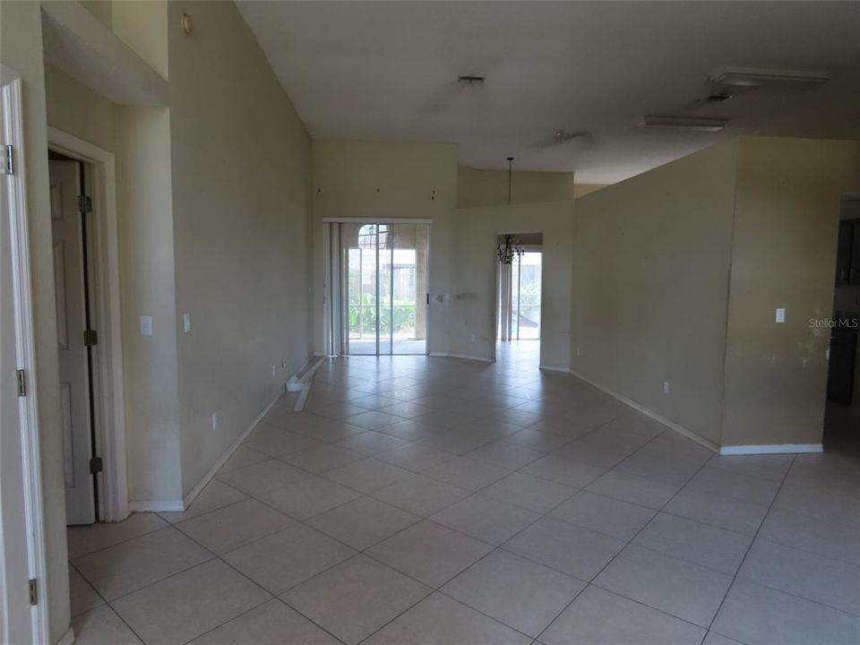 Activo con contrato: $457,600 (4 camas, 2 baños, 2025 Pies cuadrados)