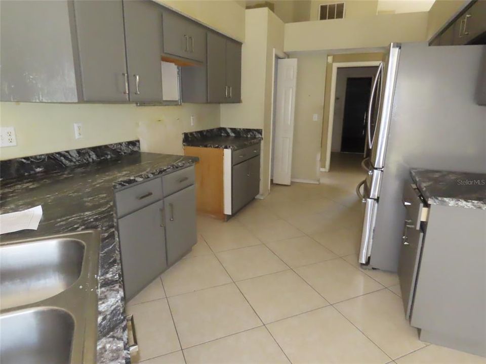 Activo con contrato: $457,600 (4 camas, 2 baños, 2025 Pies cuadrados)