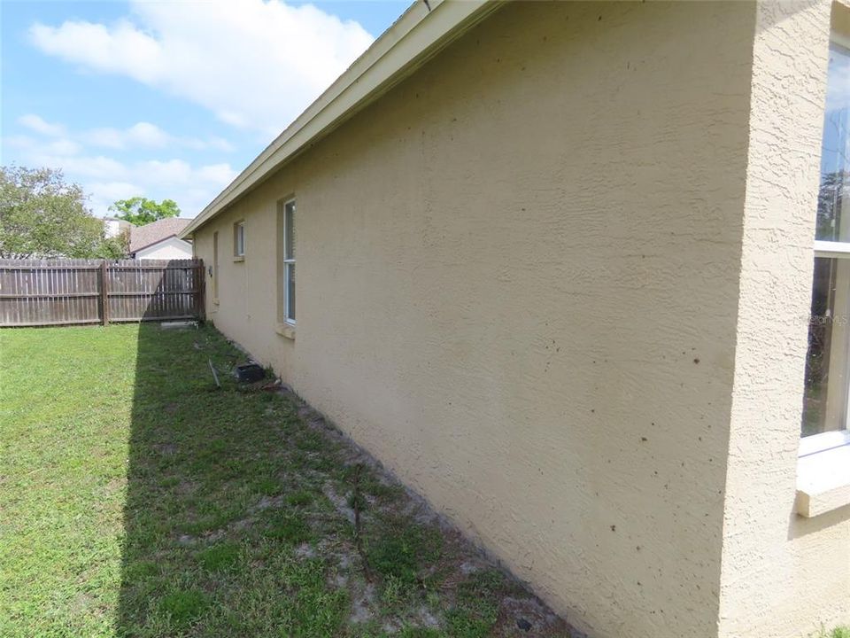 Activo con contrato: $457,600 (4 camas, 2 baños, 2025 Pies cuadrados)