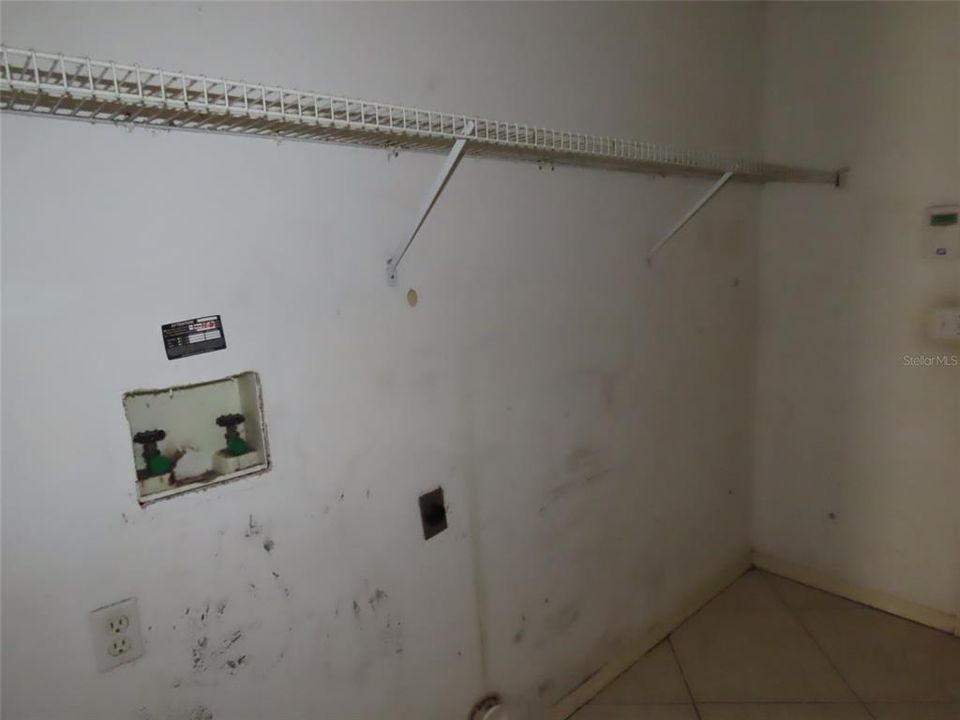 Activo con contrato: $457,600 (4 camas, 2 baños, 2025 Pies cuadrados)