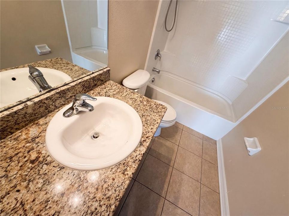 Activo con contrato: $358,000 (4 camas, 2 baños, 2385 Pies cuadrados)
