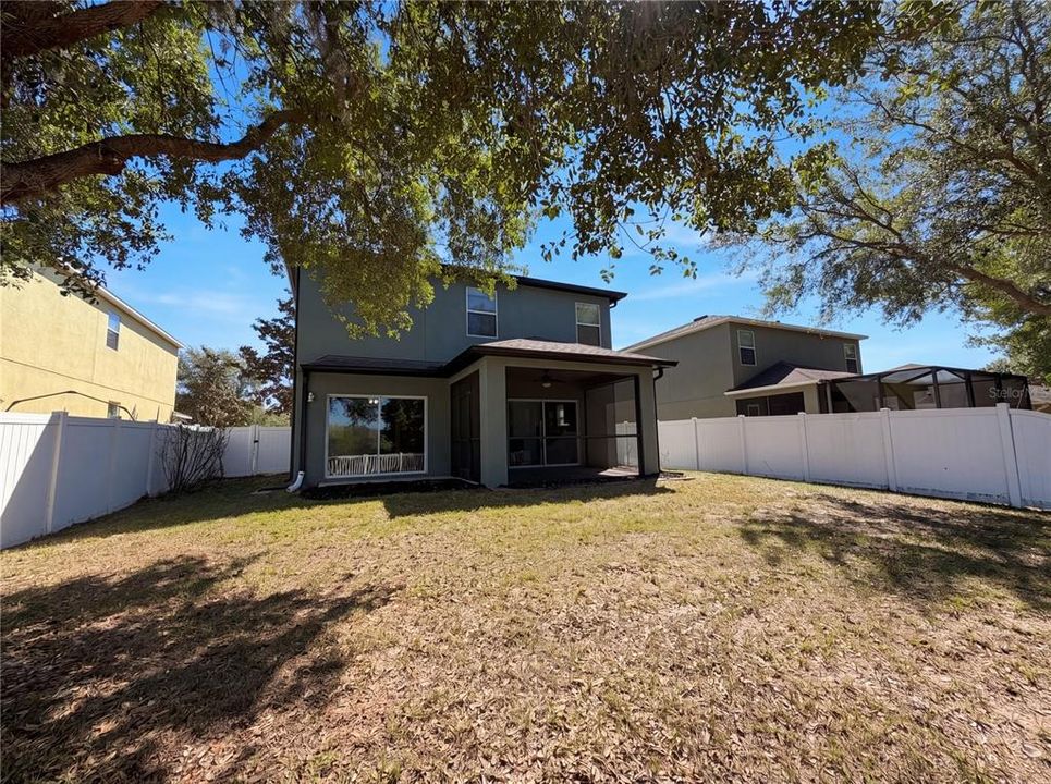 Activo con contrato: $358,000 (4 camas, 2 baños, 2385 Pies cuadrados)