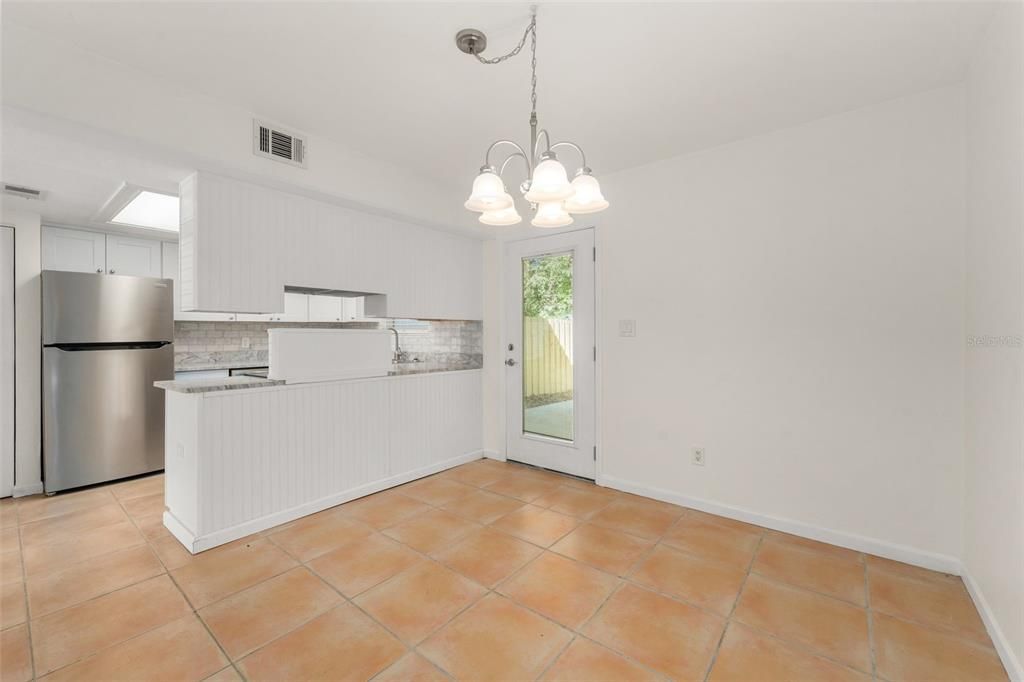 Active With Contract: $149,900 (3 beds, 2 baths, 1280 Square Feet)