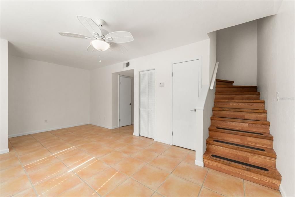 Active With Contract: $149,900 (3 beds, 2 baths, 1280 Square Feet)