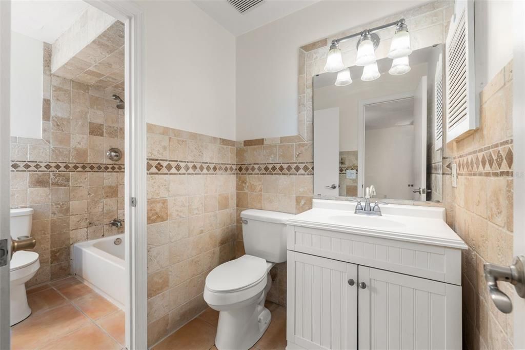 Active With Contract: $149,900 (3 beds, 2 baths, 1280 Square Feet)