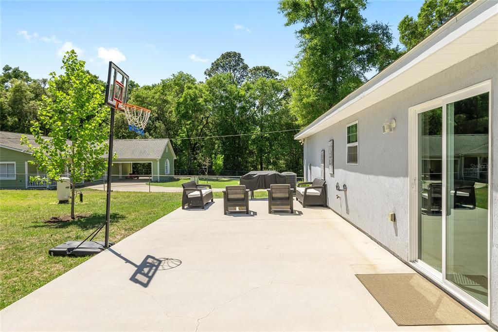 Active With Contract: $315,000 (4 beds, 2 baths, 1500 Square Feet)
