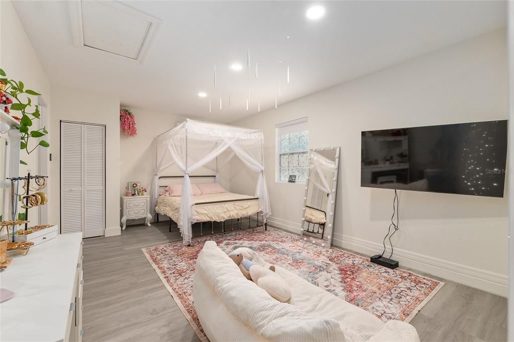 Active With Contract: $315,000 (4 beds, 2 baths, 1500 Square Feet)