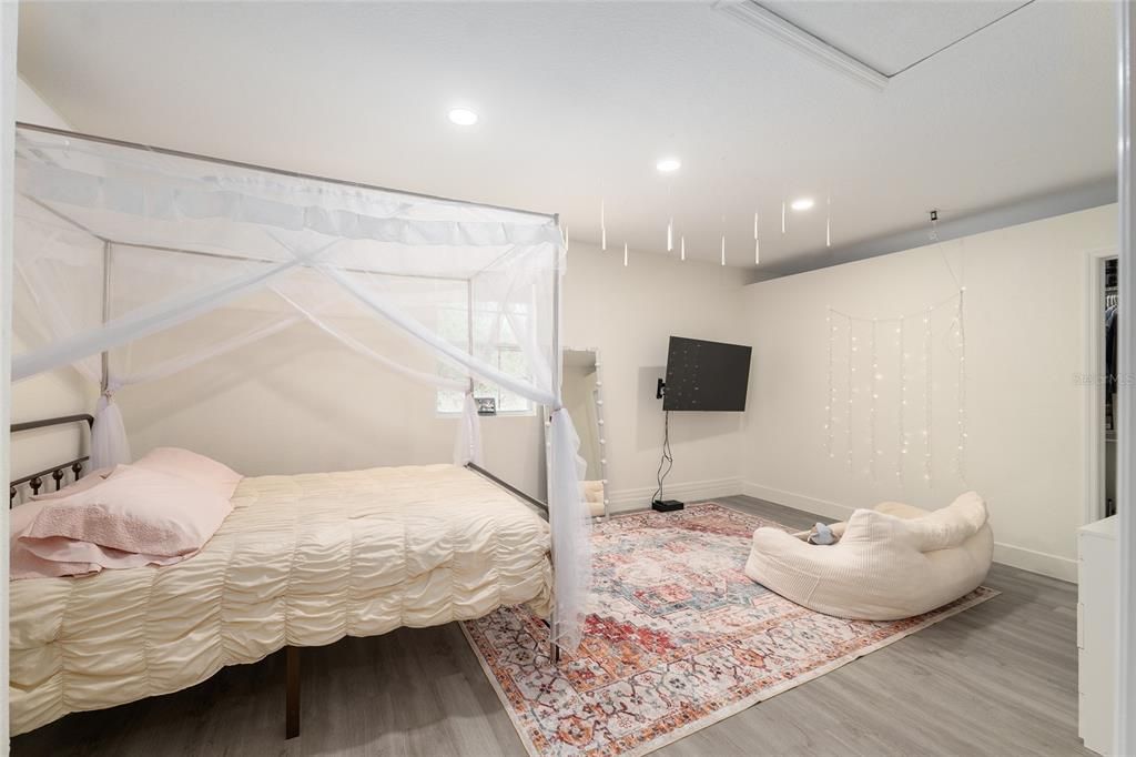 Active With Contract: $315,000 (4 beds, 2 baths, 1500 Square Feet)