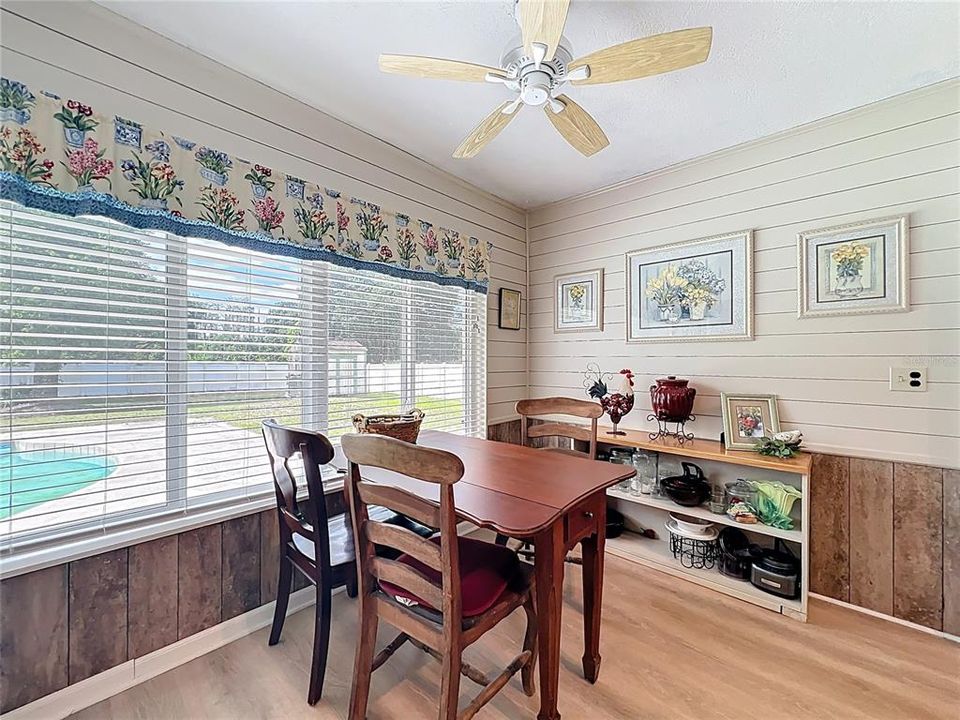 Activo con contrato: $575,000 (4 camas, 2 baños, 2268 Pies cuadrados)