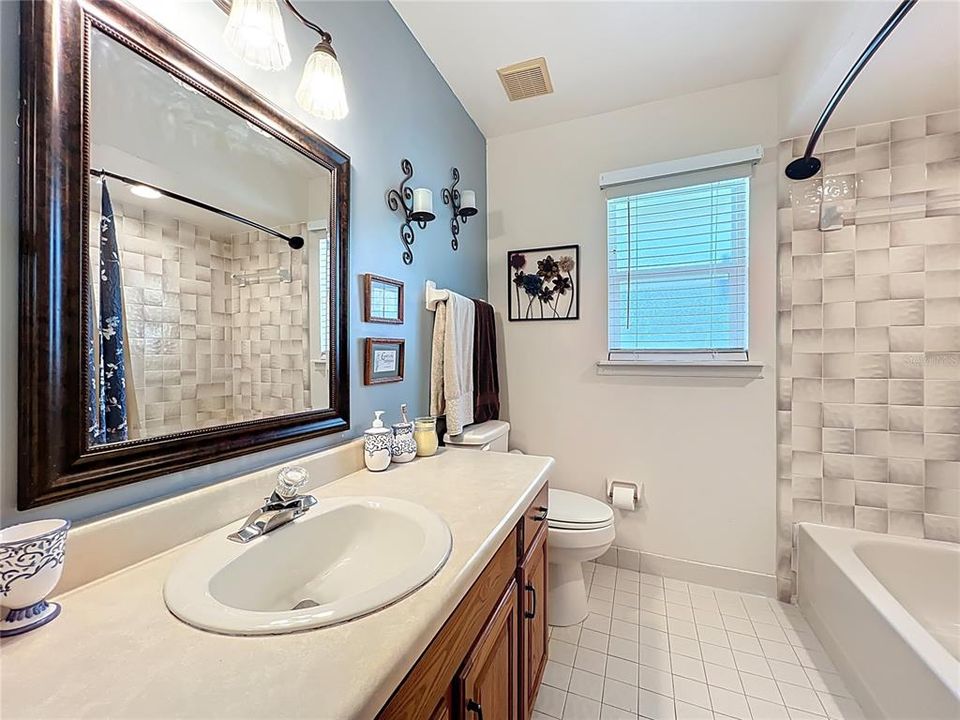 Activo con contrato: $575,000 (4 camas, 2 baños, 2268 Pies cuadrados)