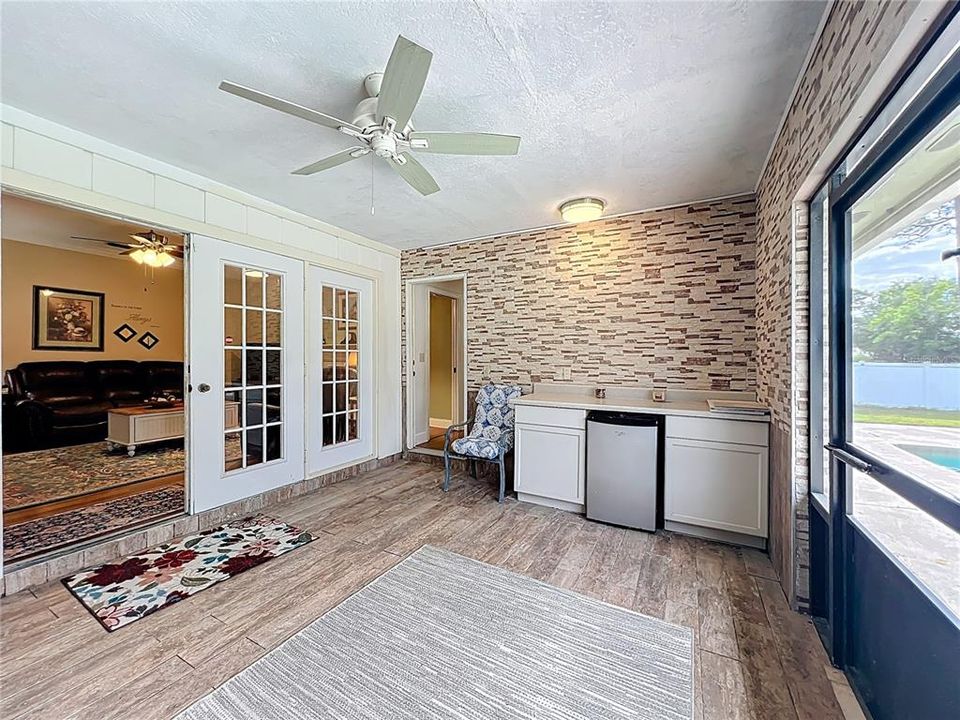 Activo con contrato: $575,000 (4 camas, 2 baños, 2268 Pies cuadrados)