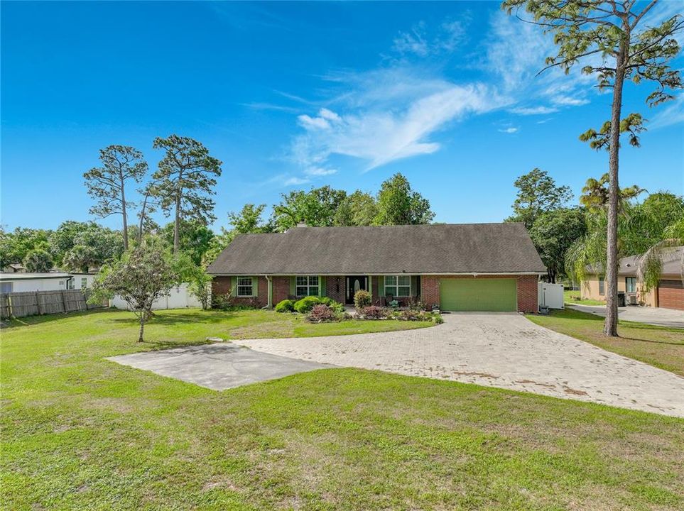 Activo con contrato: $575,000 (4 camas, 2 baños, 2268 Pies cuadrados)
