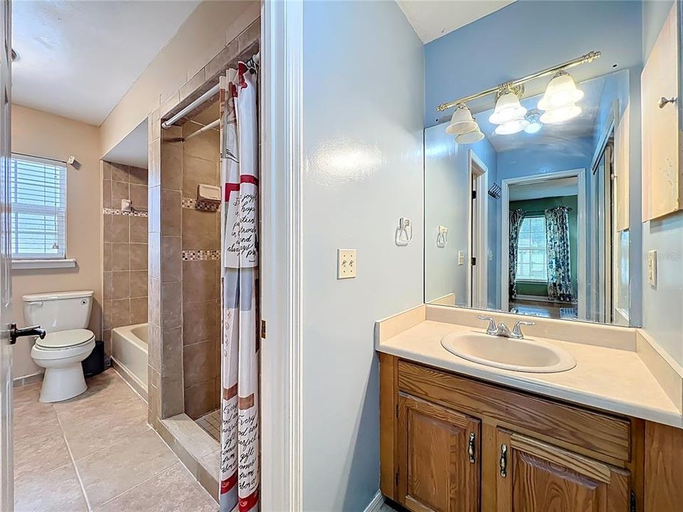 Activo con contrato: $575,000 (4 camas, 2 baños, 2268 Pies cuadrados)