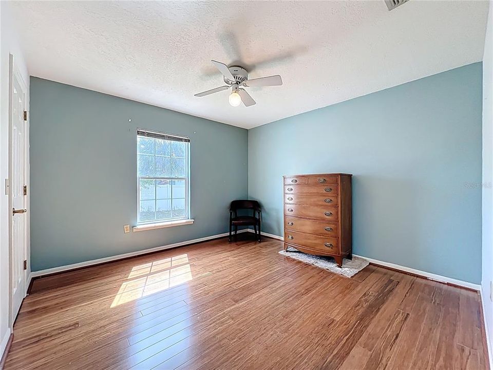 Activo con contrato: $575,000 (4 camas, 2 baños, 2268 Pies cuadrados)