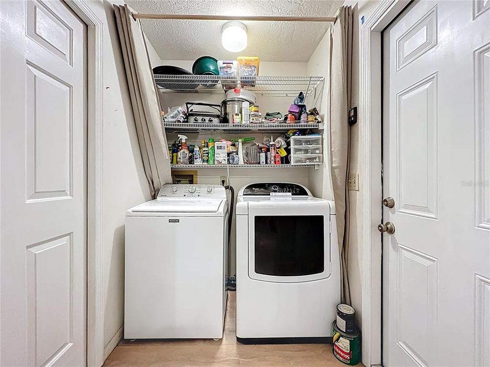 Activo con contrato: $575,000 (4 camas, 2 baños, 2268 Pies cuadrados)