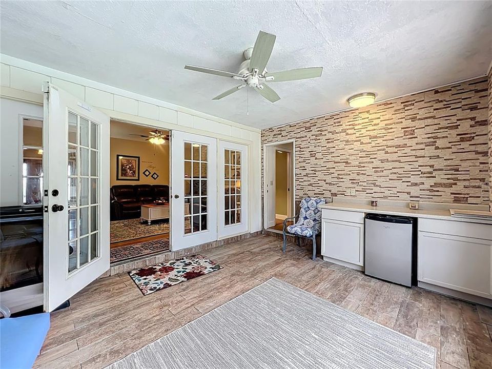 Activo con contrato: $575,000 (4 camas, 2 baños, 2268 Pies cuadrados)